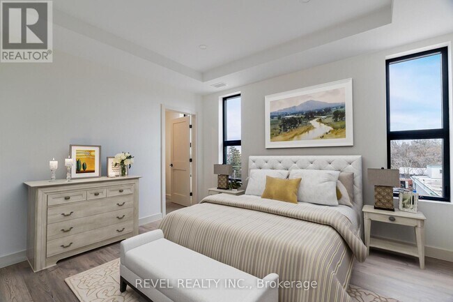 Building Photo - 4390 Hillview Dr