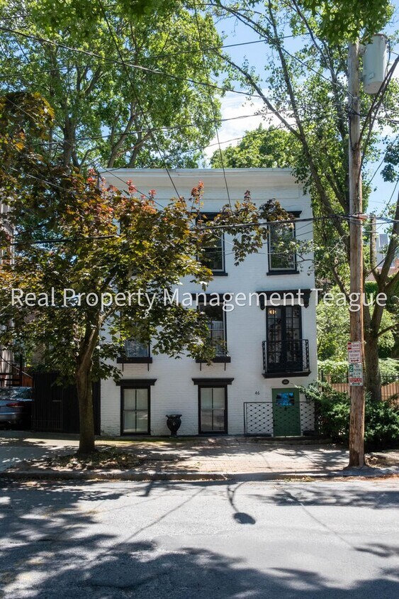 Foto principal - Beautiful Brownstone !