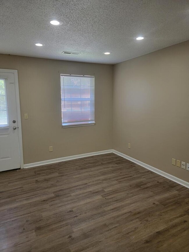 Foto del edificio - 1063 Fairfield St