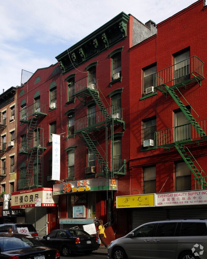 Primary Photo - 165 Hester St