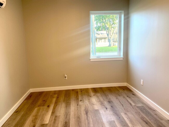 Foto del edificio - 6919 Montgomery Rd