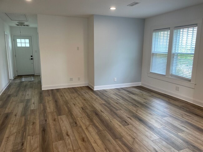 Building Photo - Renovated 3 Bedroom Near UNCG