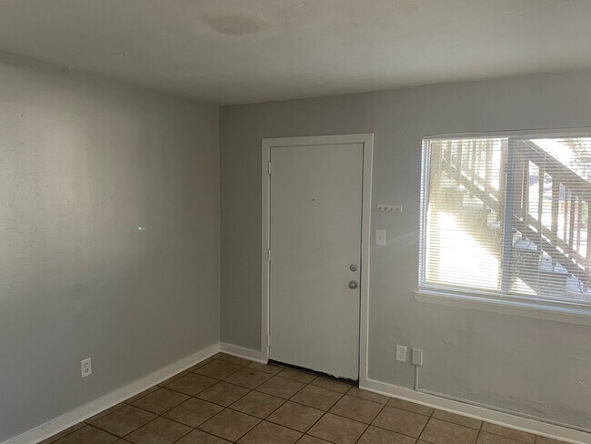 Foto del edificio - 215 Lovelace Dr