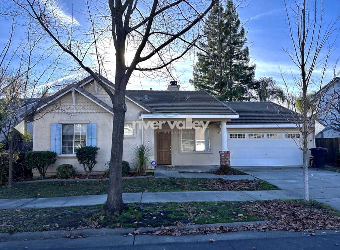 Primary Photo - Gorgeous 3bd/2ba with 2 Car Garage in the ...