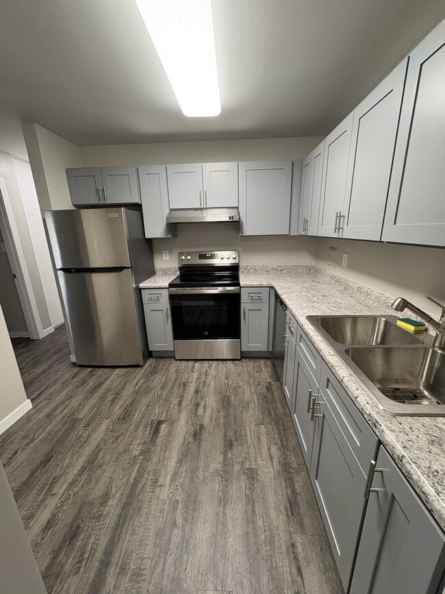 Building Photo - Broadway Crossing Apartments