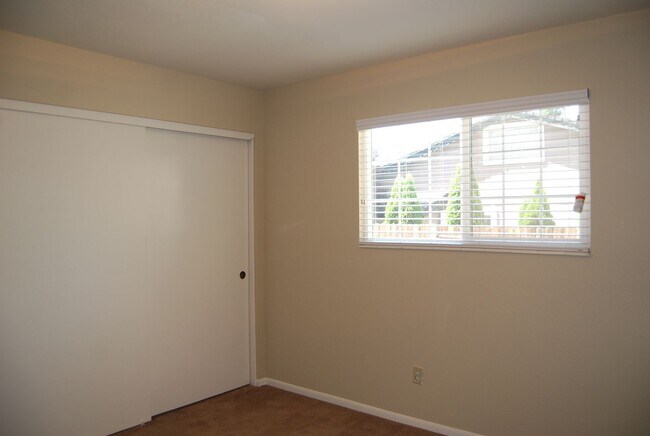 Building Photo - 4 Bedroom Home in Southwest Reno!