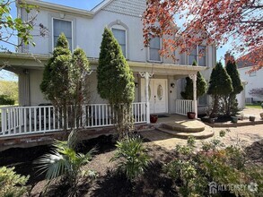 Building Photo - 21 Crestview Dr