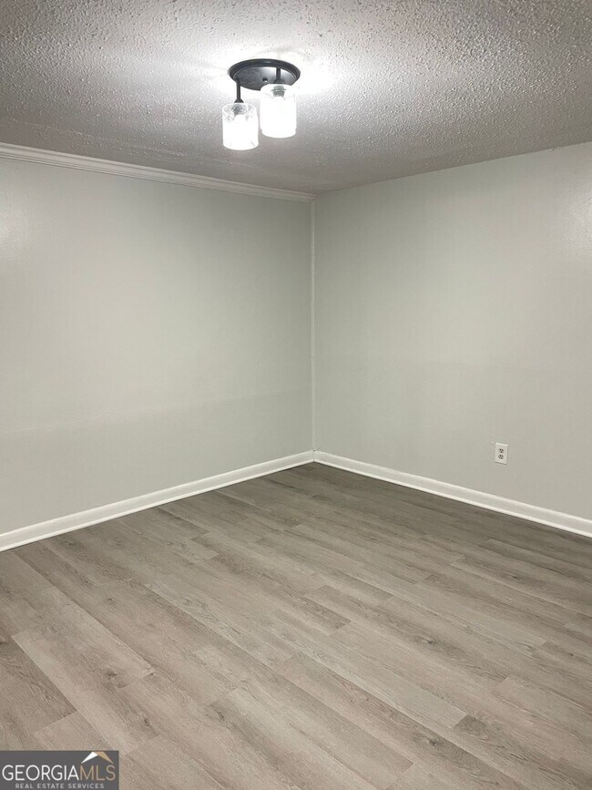 Building Photo - 665 Barnes Dr