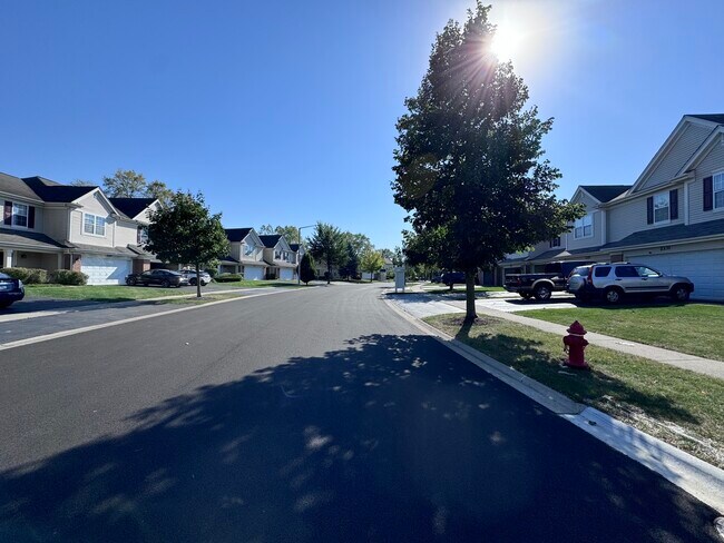 Foto del edificio - 2341 Claremont Ln