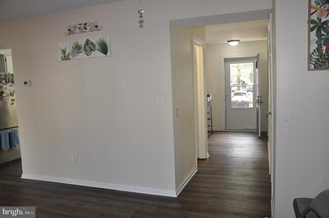 Foto del edificio - 6022 Basingstoke Ct