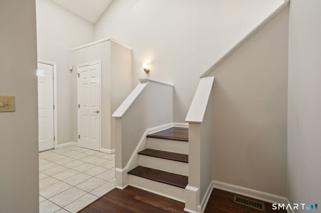 Building Photo - 51 Brittania Dr