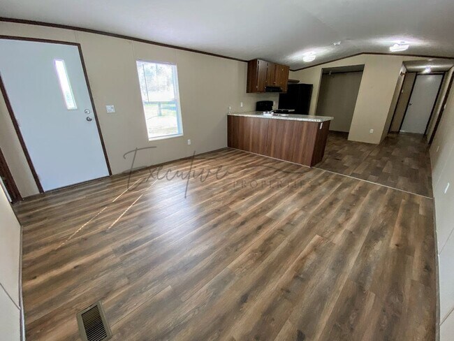 Foto del edificio - 2 Bedroom Mobile Home For Rent in Sulphur