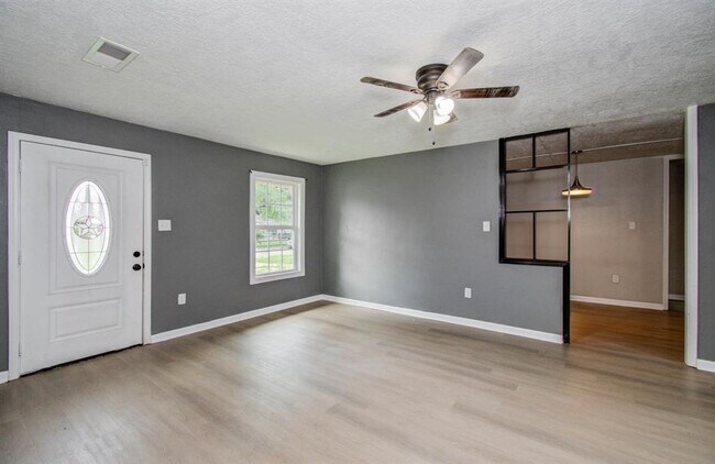 Foto del edificio - 5839 Southurst St