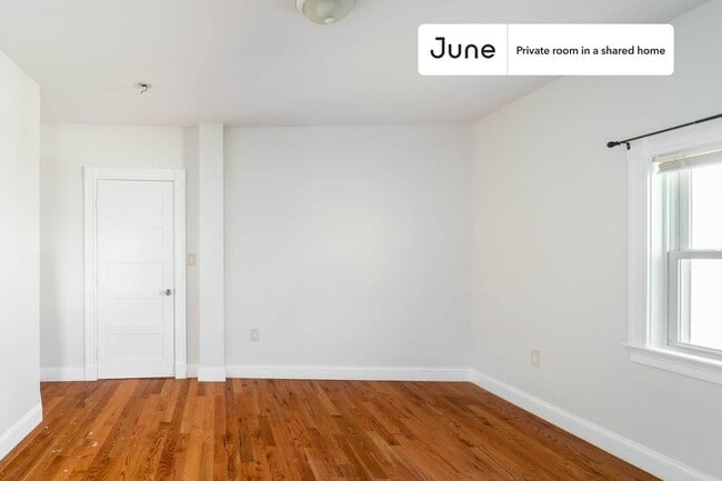Building Photo - Room in Shared 7 bed/2 bath home