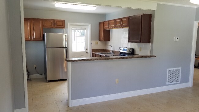 Foto del edificio - 710 N Rockingham Ave