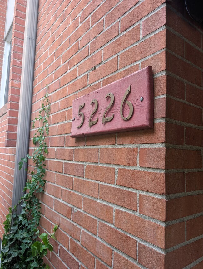 Foto del edificio - 5226 Castlewood Rd