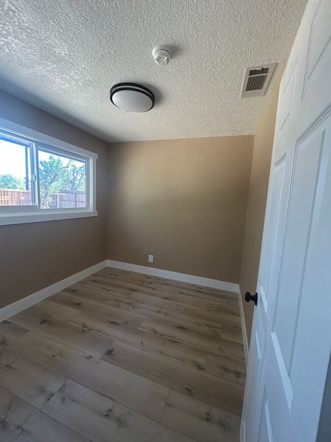 Building Photo - NEW, NEW NEW in Hanford