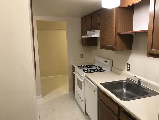 Building Photo - 70-4 Holly Dr