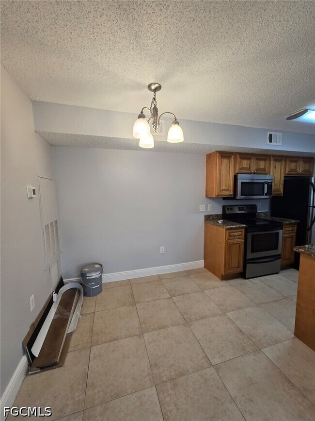Building Photo - 12591 Equestrian Cir