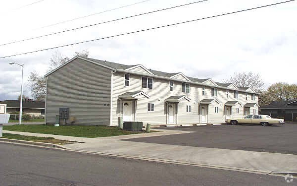 Foto del edificio - 3115-3117 NE 62nd Ave