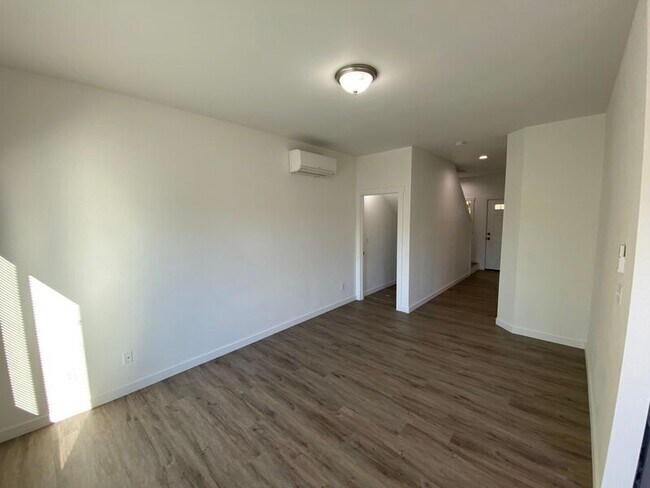 Foto del edificio - 516 19th Ave SW