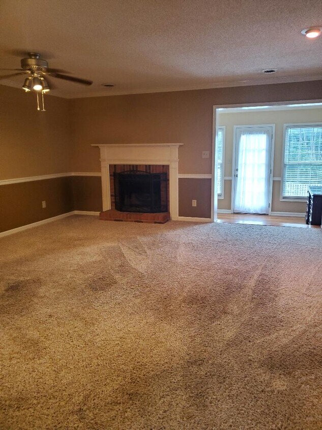 Primary Photo - 400 Sunset Dr