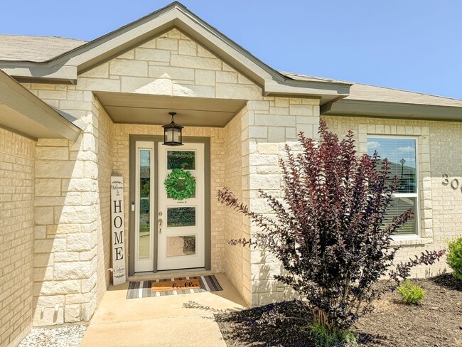 Building Photo - Available NOW!!!! This charming 1 story, 3...