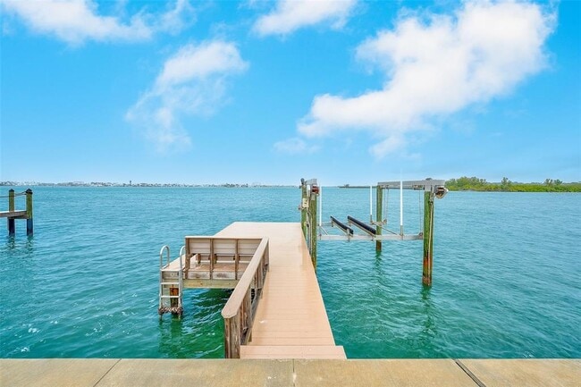 Building Photo - 5434 Oakhurst Dr