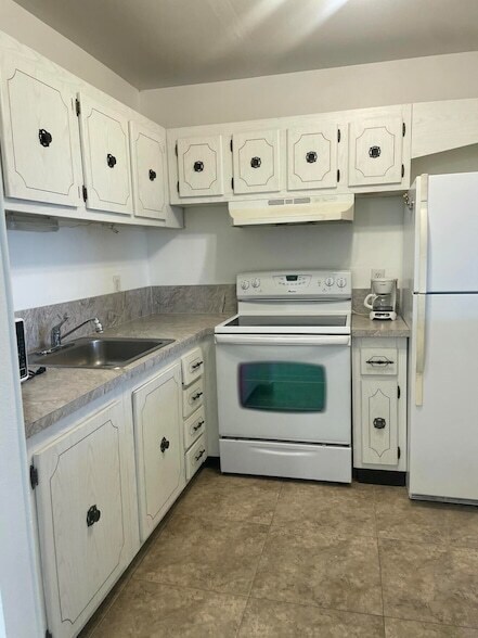 Foto del edificio - 500 Village Green Cir W