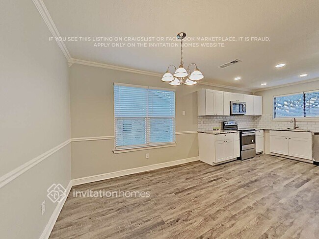 Foto del edificio - 6649 Parkwood Dr