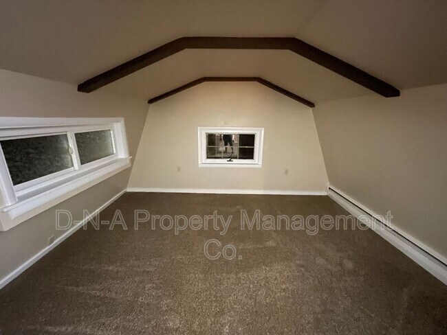 Building Photo - 106 3rd St