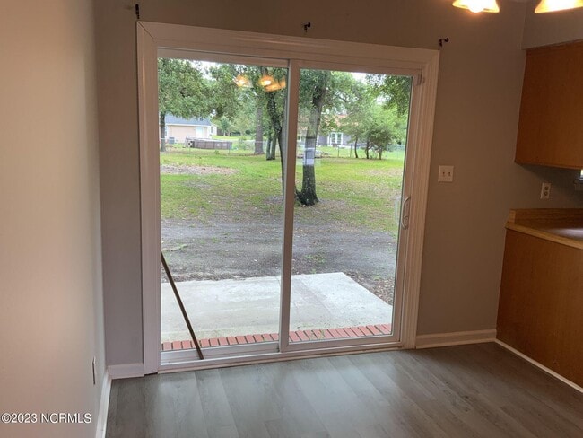 Building Photo - 203 S Ginger Dr