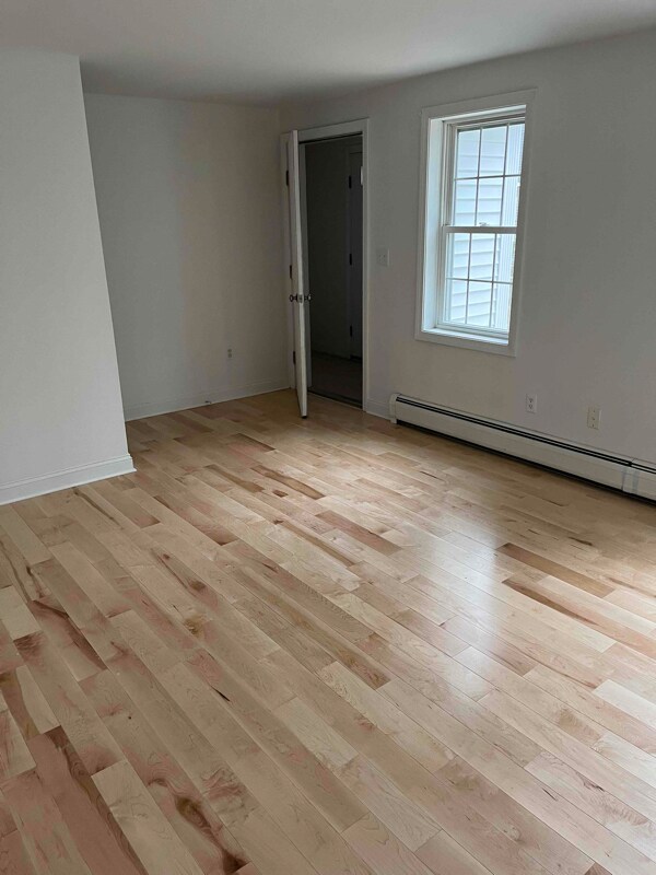 Building Photo - 23 Lilac Ln