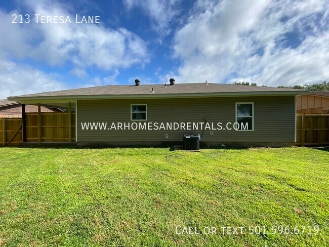 Building Photo - 213 Teresa Lane | $1295 | 3 beds, 1 full bath