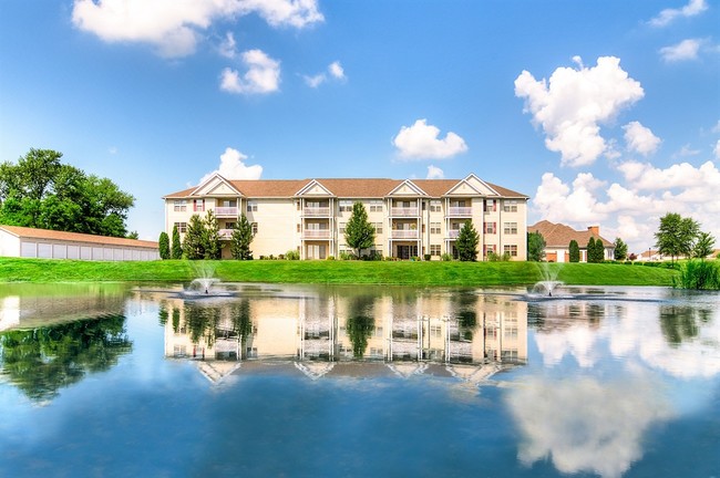 Vista al lago - Creekside at Meadowbrook Apartments