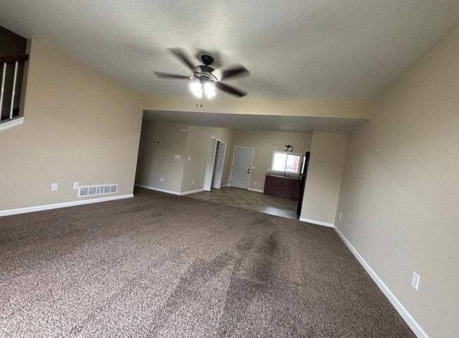 Building Photo - 423 E Cheyenne St