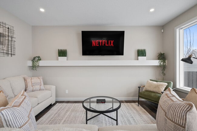 Building Photo - 144 Wolf Holw Cres S E