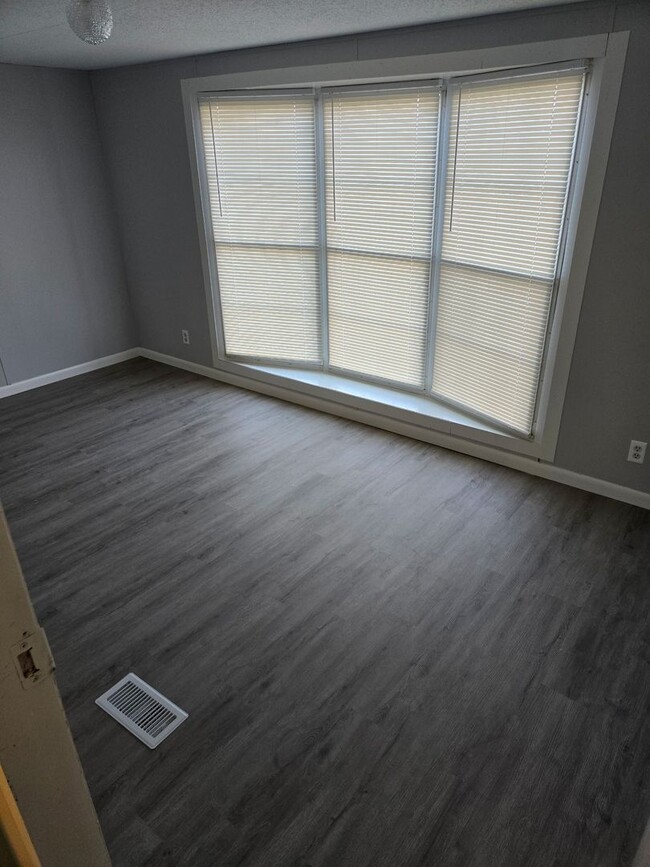 Building Photo - 1591 3250