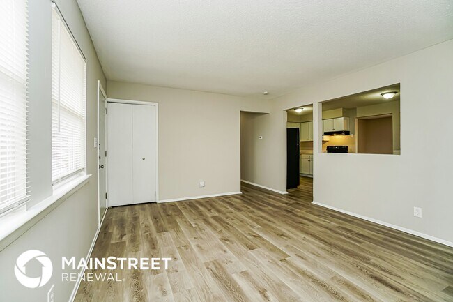 Building Photo - 5262 Hacket Dr