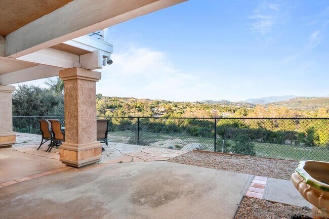 Foto del edificio - 3508 Tierra Linda Ln