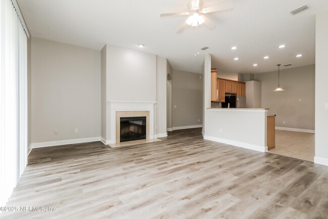 Foto del edificio - 125 Linda Lake Ln