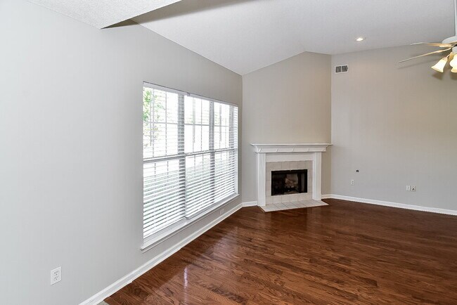 Building Photo - 5651 Carter Dr