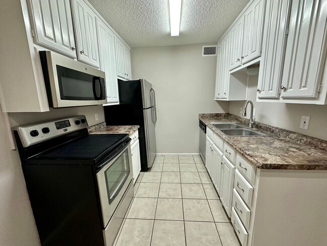 Foto del edificio - 2-Bedroom 2-Bathroom Condo Close to Baylor...