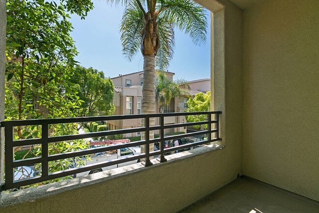 Balcón de la sala de estar - 2874 Escala Cir