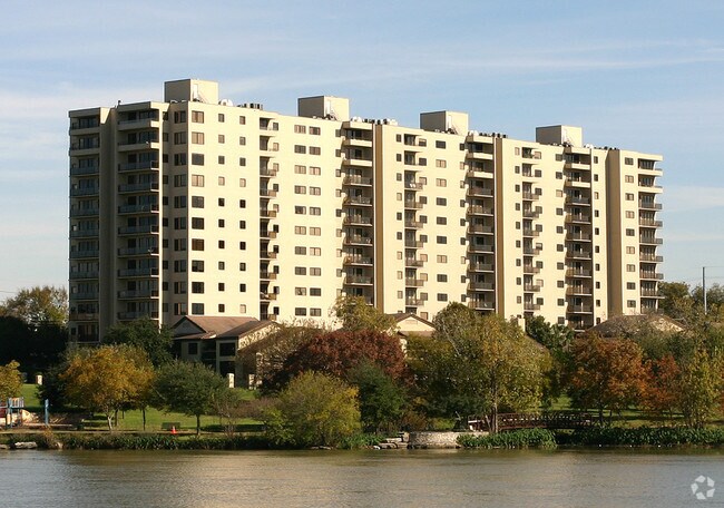 Towers Of Town Lake Apartments Austin, TX