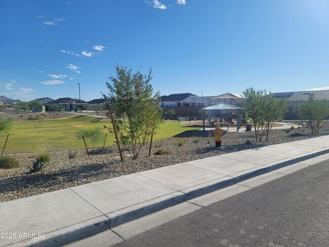 Foto del edificio - 24084 W Cocopah St