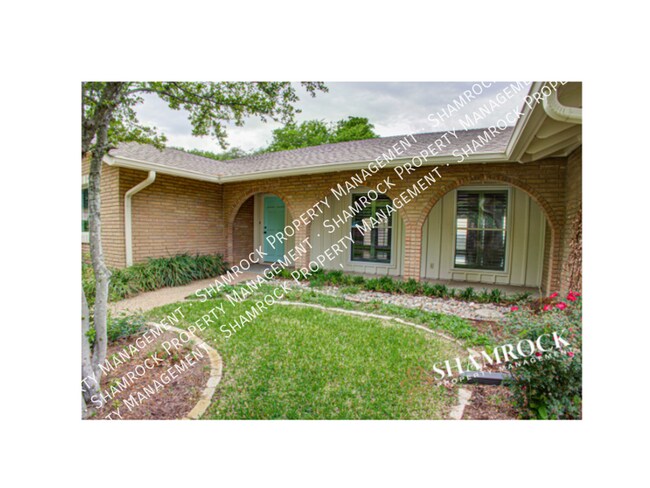 Building Photo - Lakeview Property in Midway ISD