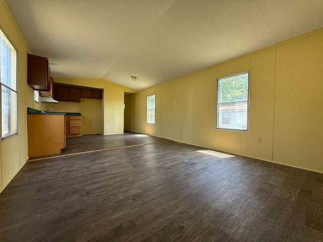 Foto del edificio - Two Bedroom Home for Rent