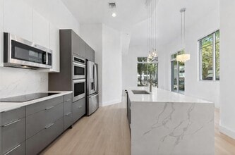 Building Photo - 300 S Australian Ave