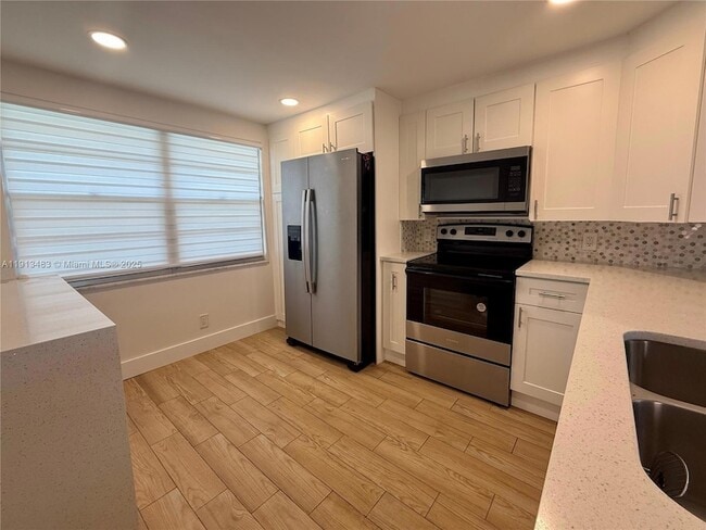 Foto del edificio - 4301 Martinique Cir